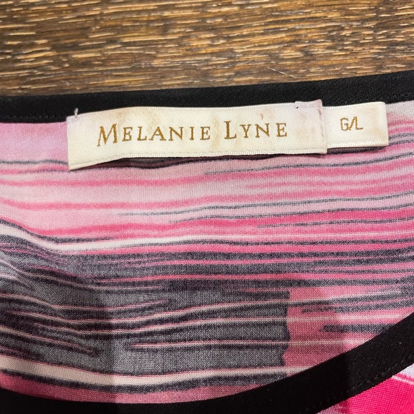 Beautiful top with faux black belt - Picture 4 of 4